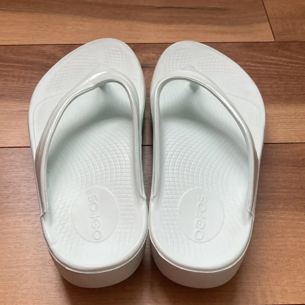 OOFOS Thong Slide Sandals - Picture 6 of 11